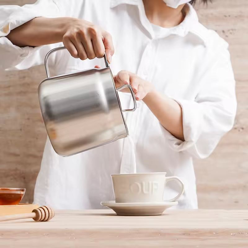 The 2L Oil Keeper & Fine-Mesh Strainer