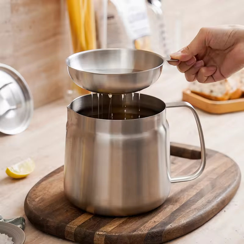 The 2L Oil Keeper & Fine-Mesh Strainer