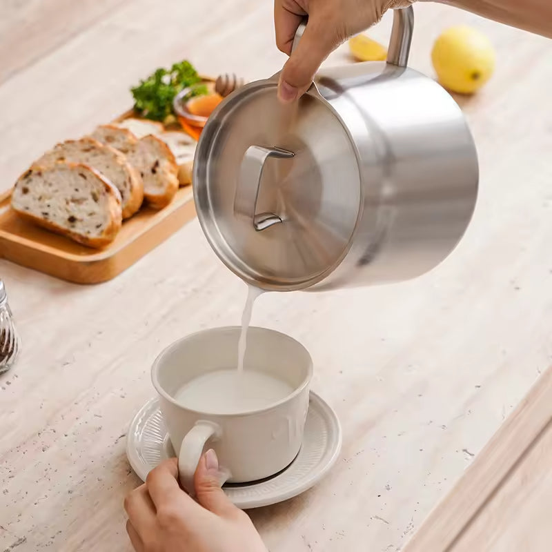 The 2L Oil Keeper & Fine-Mesh Strainer